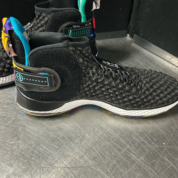 Nike Air Zoom UNVRS Size 8.5 Men - Picture 3 of 15